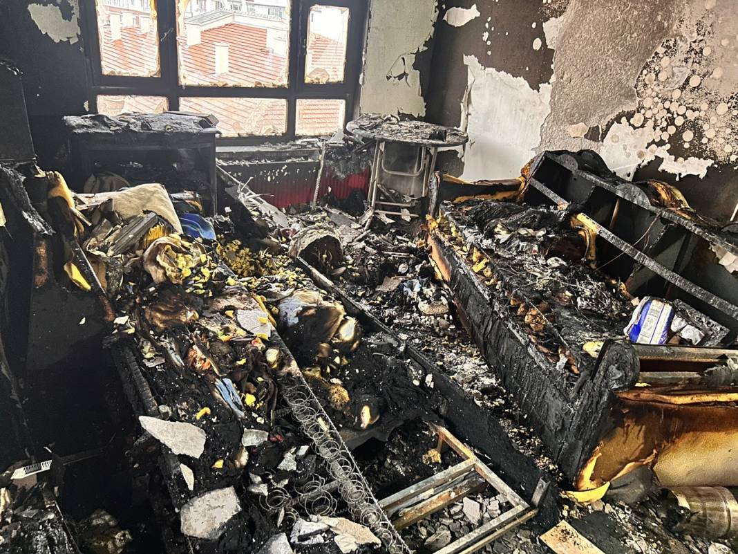 Evini ateşe verdi, balkona çıkıp izledi 1